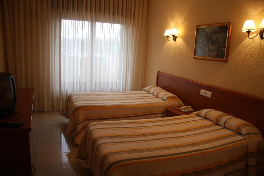 Hotel Alameda Alba De Tormes Quarto foto
