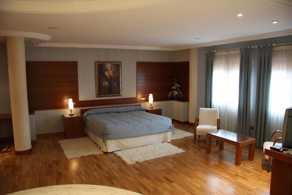 Hotel Alameda Alba De Tormes Quarto foto