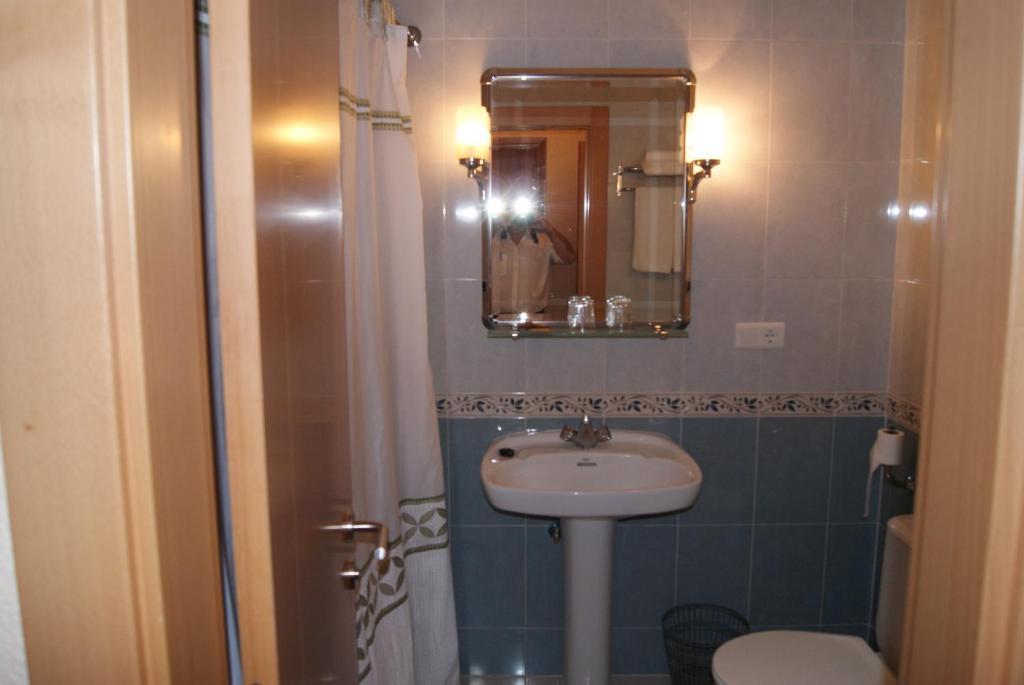 Hotel Alameda Alba De Tormes Quarto foto