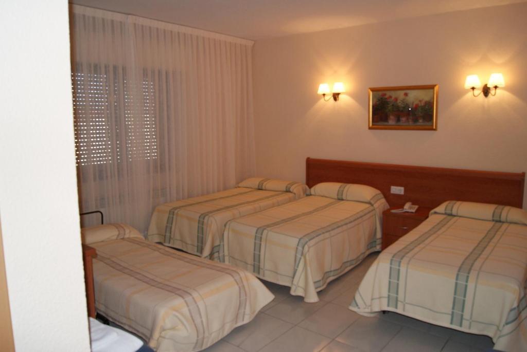 Hotel Alameda Alba De Tormes Quarto foto